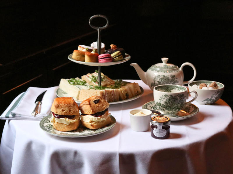 A splendidly arranged set of traditional afteroon tea.